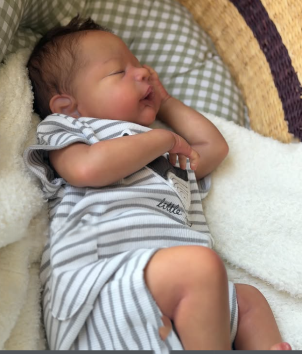 Mateo — Stunning Full Silicone Reborn Baby Boy Doll | 46cm Lifelike Comfort Newborn