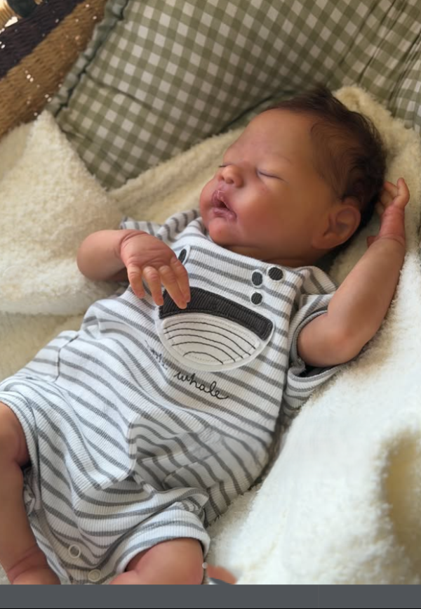 Mateo — Stunning Full Silicone Reborn Baby Boy Doll | 46cm Lifelike Comfort Newborn